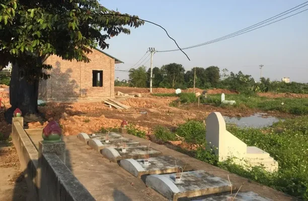 Có nên di chuyển mộ mả không